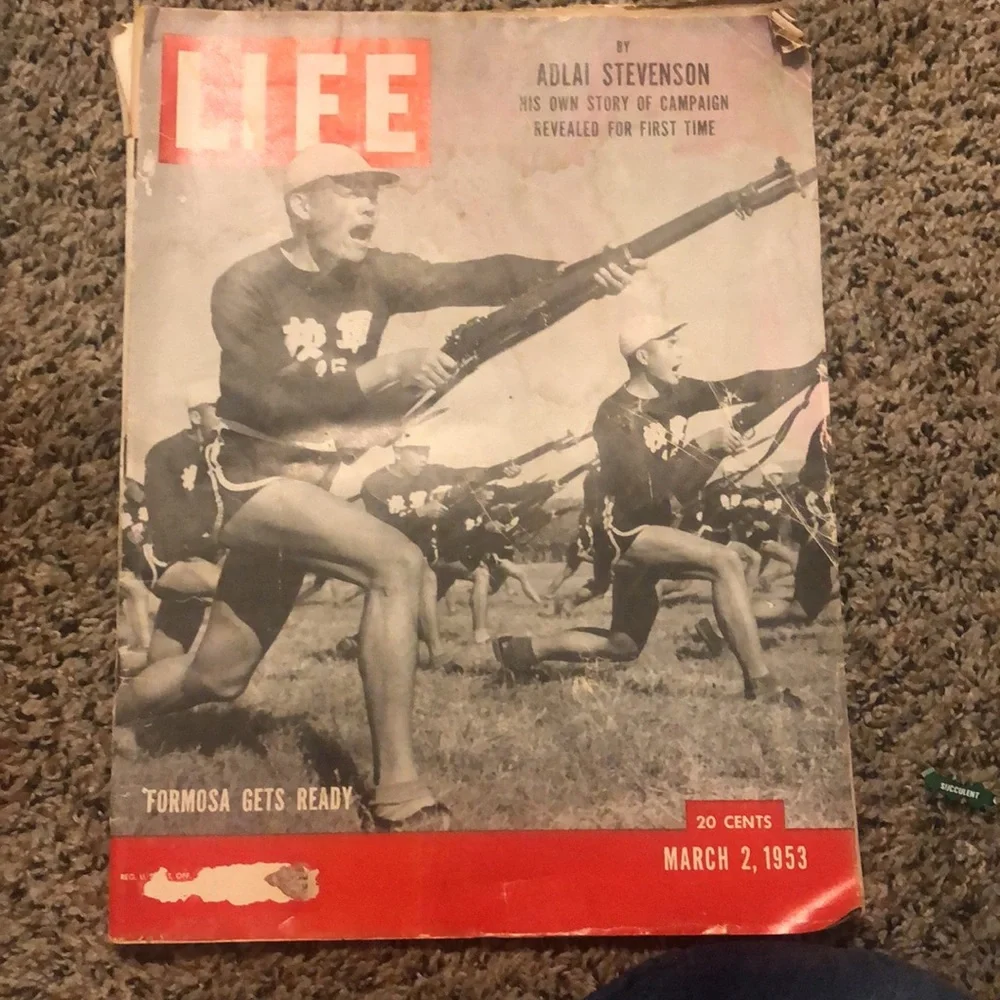 Life magazines - Picture 2 of 4